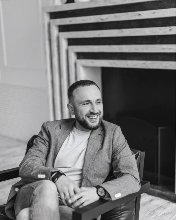 Алекс — терапевт по зависимостям